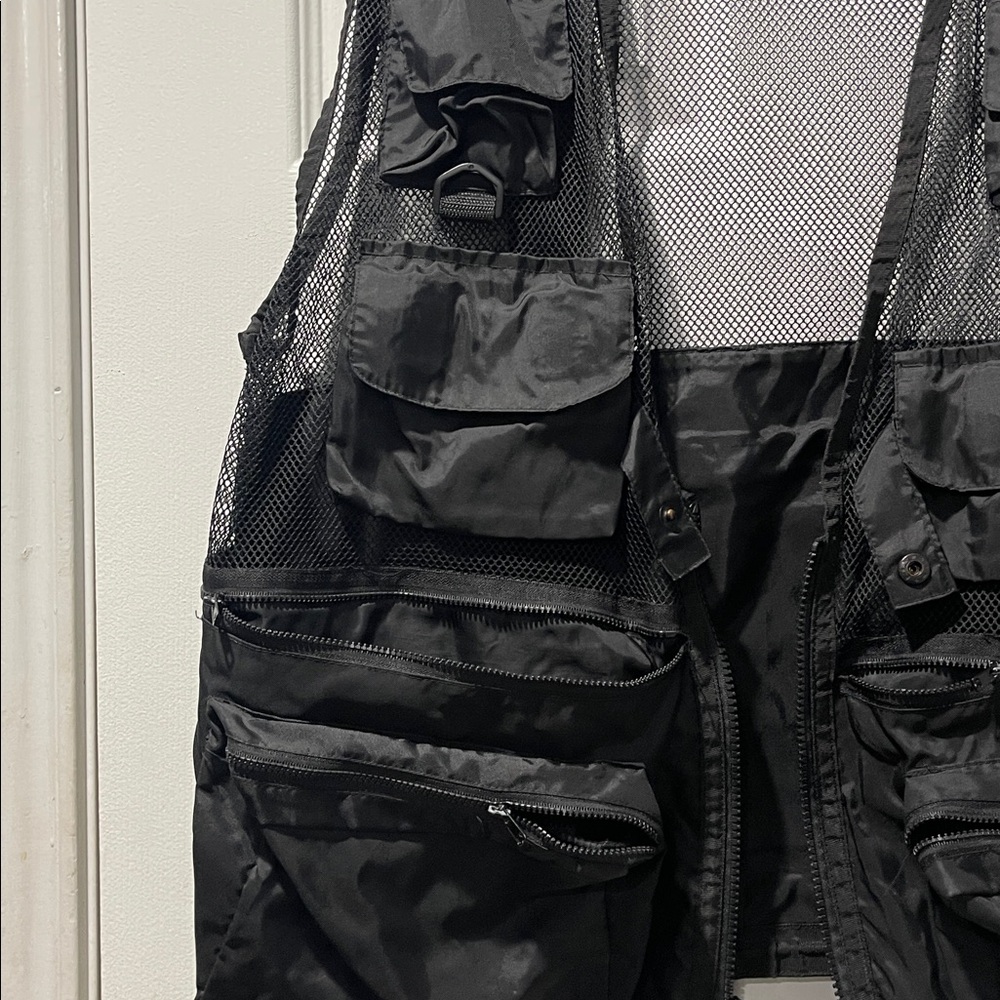 Black Tactical Vest - Picture 2 of 4
